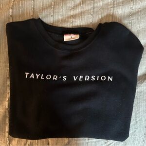 TAYLOR SWIFT CREWNECK!